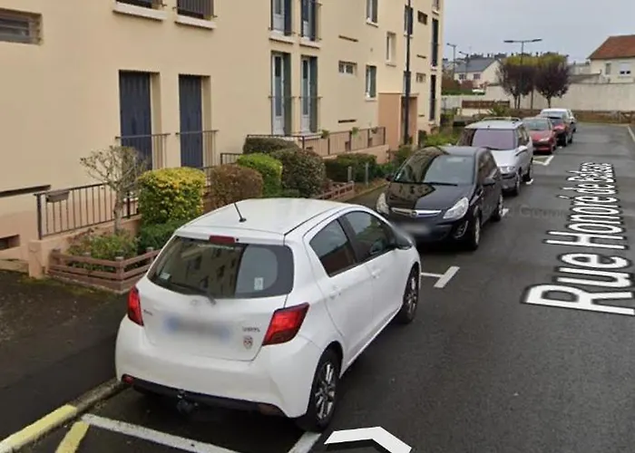 Chambre Neuve Dans Un Logement Partage A 10 Minute Du Circuit 24H