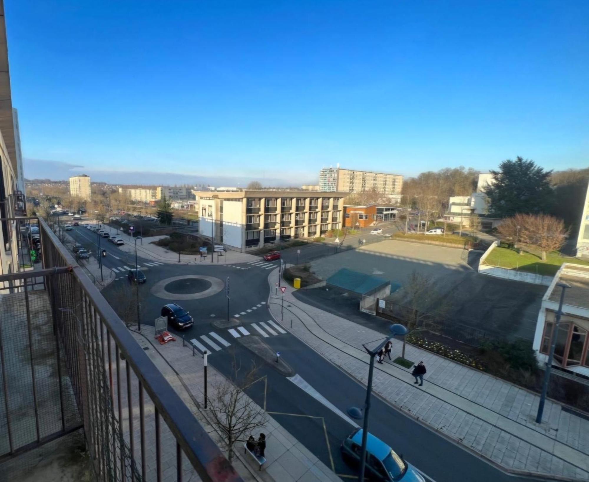 Apartment Neuve Dans Un Partage A 10 Minute Du Circuit 24h